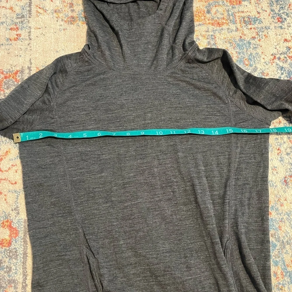 Ibex 100% merino wool grey long-sleeved hoodie sweater